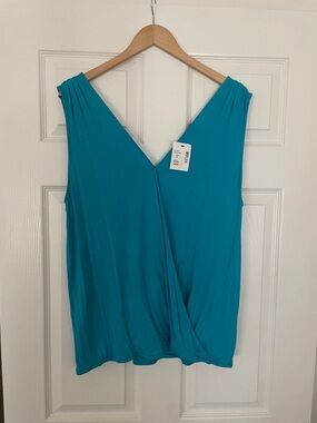 💙 Saks Fifth Avenue Blue Collection Sleeveless V-Neck Turquoise Top 💙
